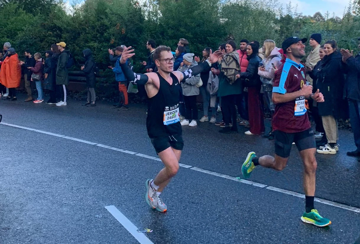 Running celebration / hype support! - jeroentrimbach /2023/10/amsterdam-marathon-2023/JeroenTrimbachTCSAmsterdamMarathon2023Celebration.webp